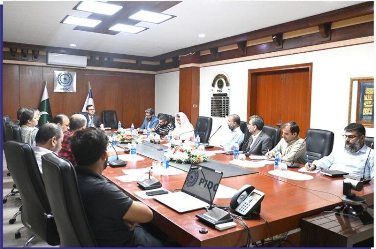 Chief Executive, PIDC, charing a meeting with SUPARCO & NESPAK officials on the master planning of Karachi Industrial Park SEZ.